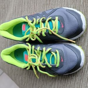 Nike Revolution 2 Sneakers